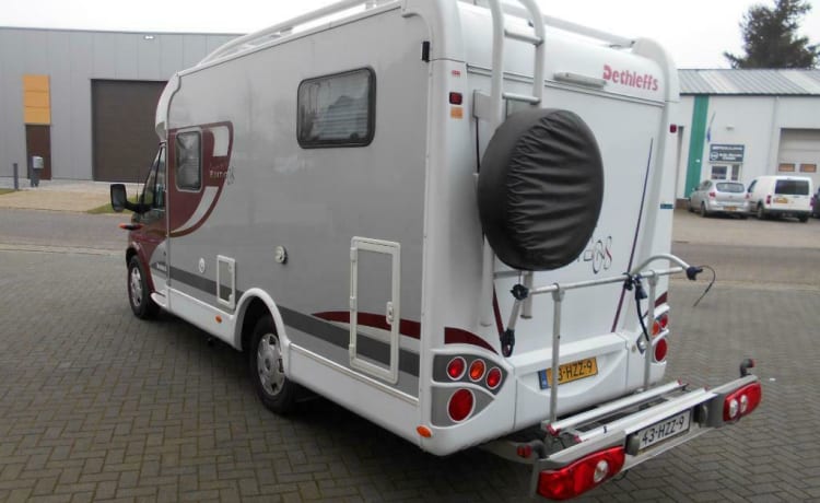 Compacte Dethleffs 2 persoons camper