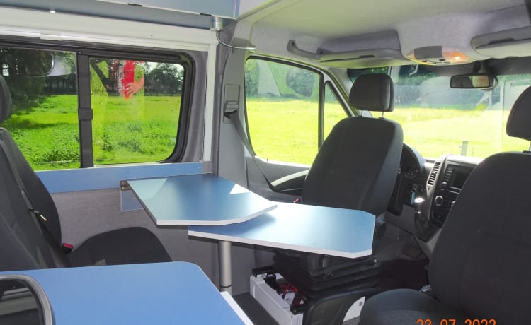 Mercedes Benz Sprinter 4 places bus camping-car automatique.