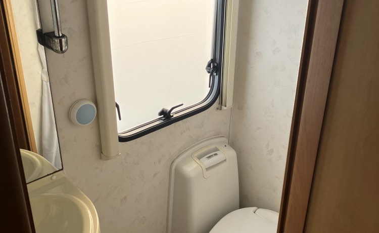 Marty – Motorhome Peugeot Boxer alcova 4 posti letto del 2005