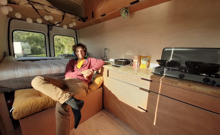 Hippiebus – Hippievan davvero bello fatto a mano con pannelli solari