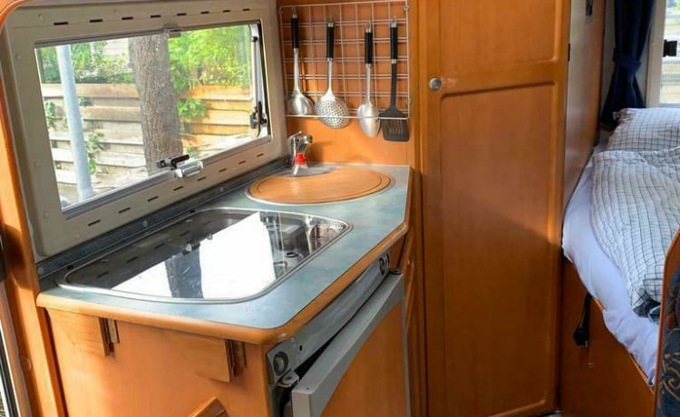 No Name – Fiat Ducato semi-integrated