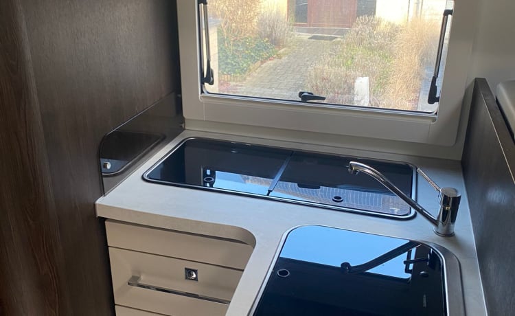 Mobil-home avec beaucoup d'espace de rangement