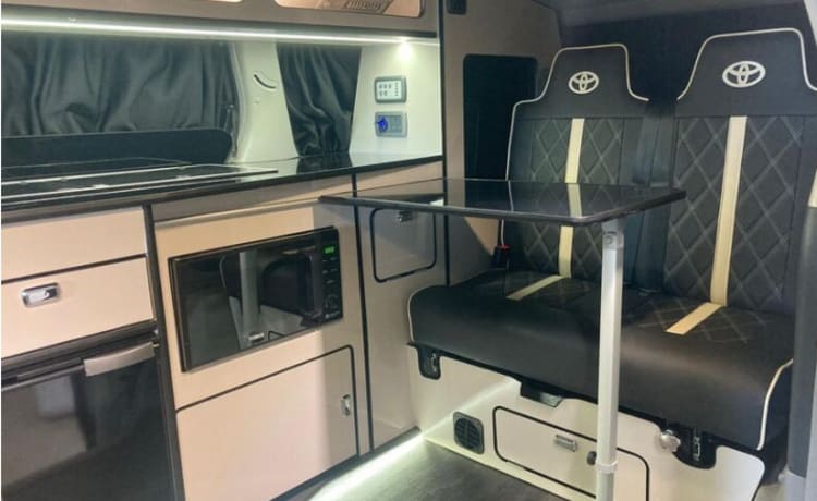 Luxueux camping-car Toyota Alphard