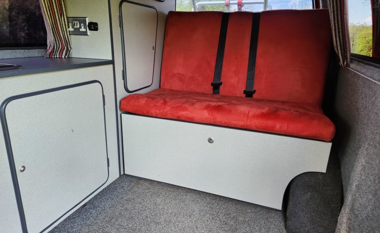 Dan – Toyota-camper met 4 slaapplaatsen uit 2007