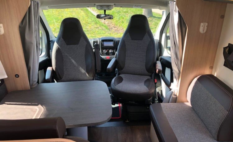 Sunlight T68 – Very nice spacious 4 person Sunlight camper from 2018, lots of storage space.