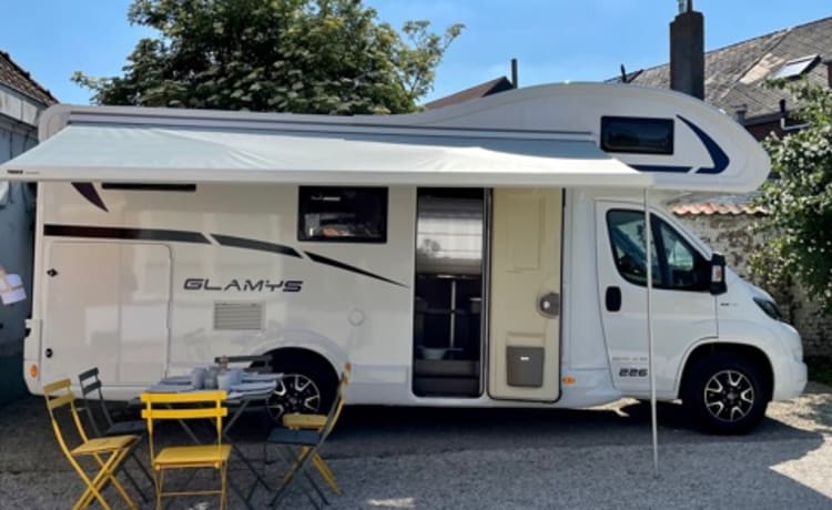 Ons Jeanine – Alcôve 5 personnes neuve à louer avec mobilier de camping de luxe