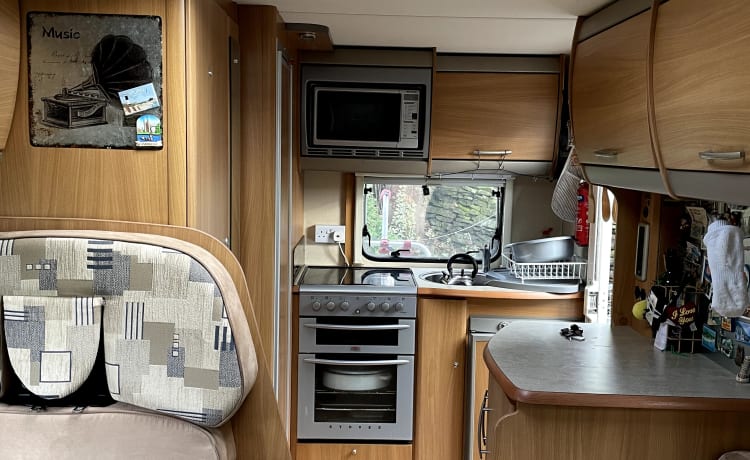 Swifty – Cosy 4 berth motorhome for all your family Adventures.....