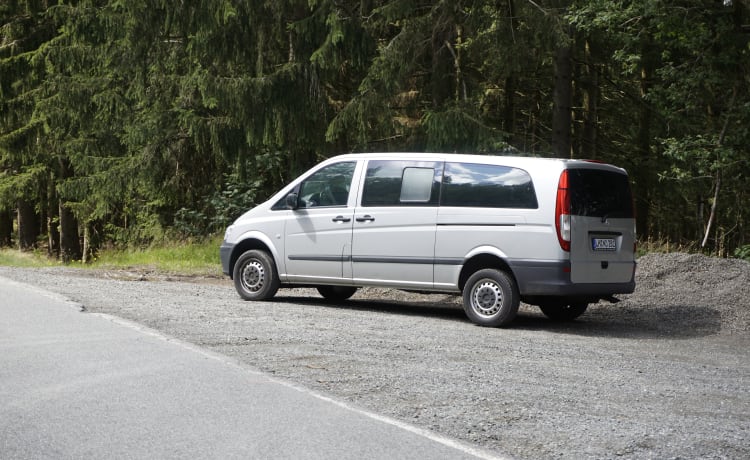 Norbi – Ancienne voiture de police avec 4x4 pour de grands trajets