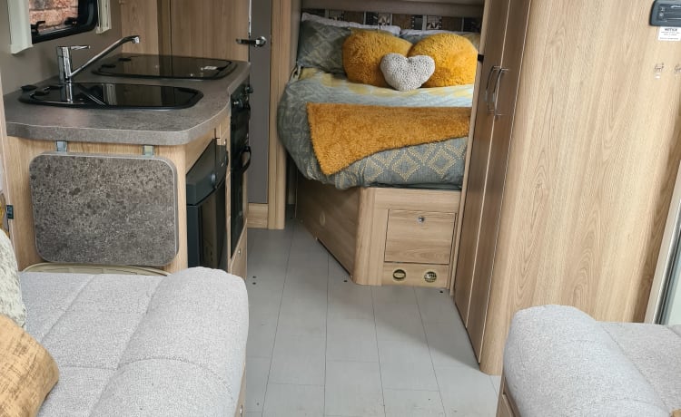 Kelsee – Kelsee 4 couchettes Elddis 155 Evolution Coachbuilt 2019