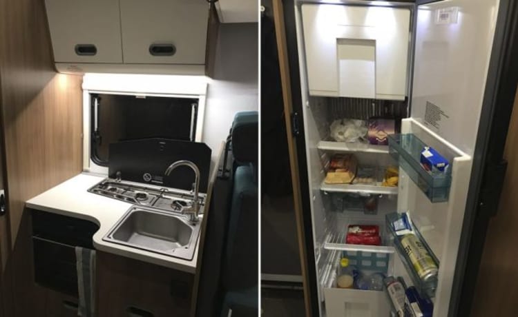 Luxury 5 Berth Motorhome (Edinburgh)