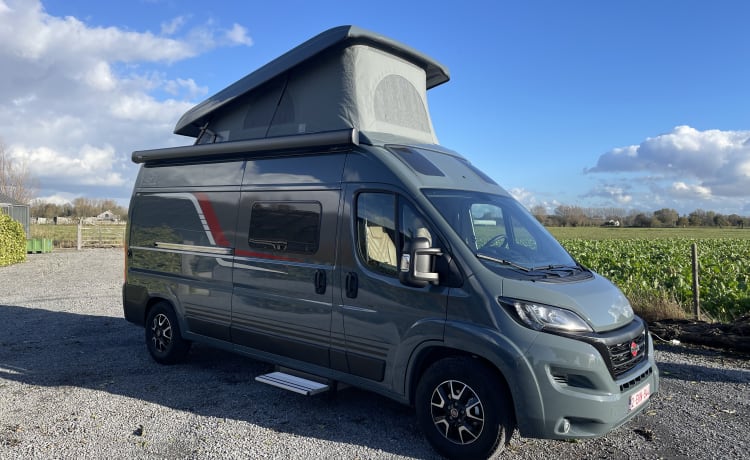 The MAD Van – Pop-up 4p Bürstner campervan uit 2023