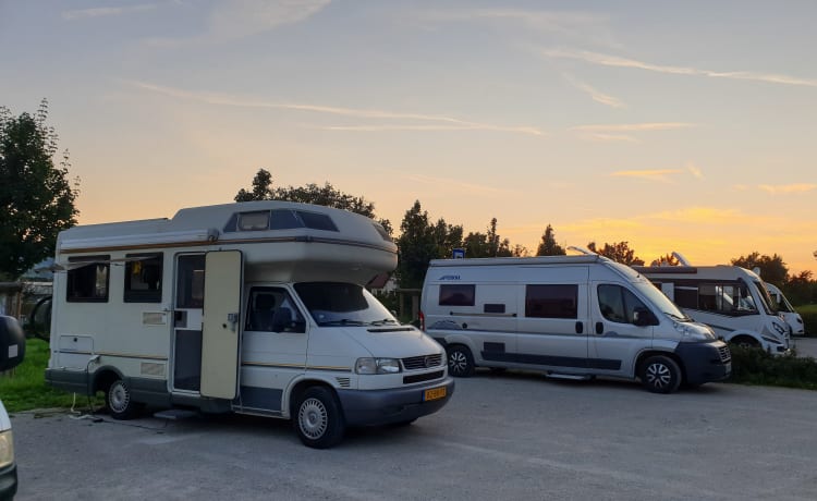 Volkswagen T4 Karmann Camper mit Rundsitz