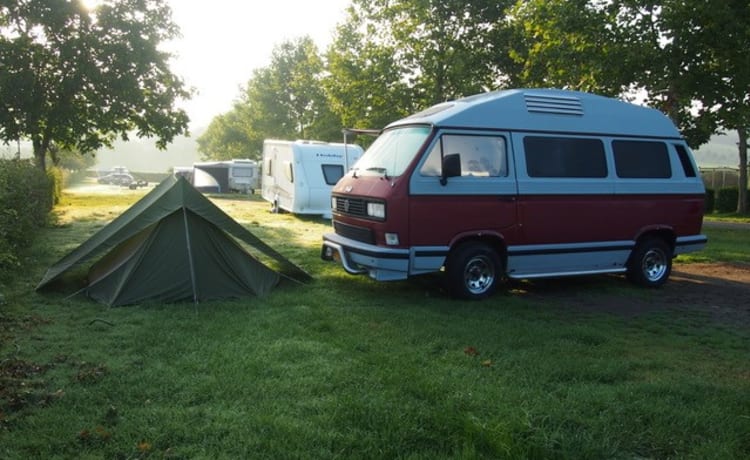 Originaler Retro Volkswagen T3 Dehler mit kompletter Campingausstattung.