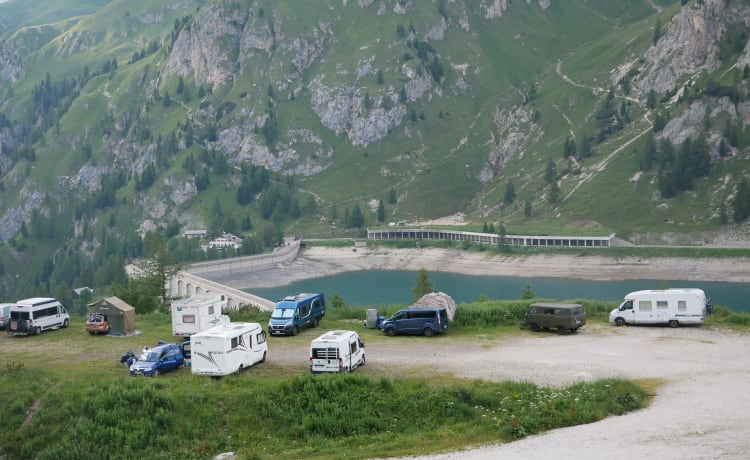 Beau camping-car pour 2 personnes