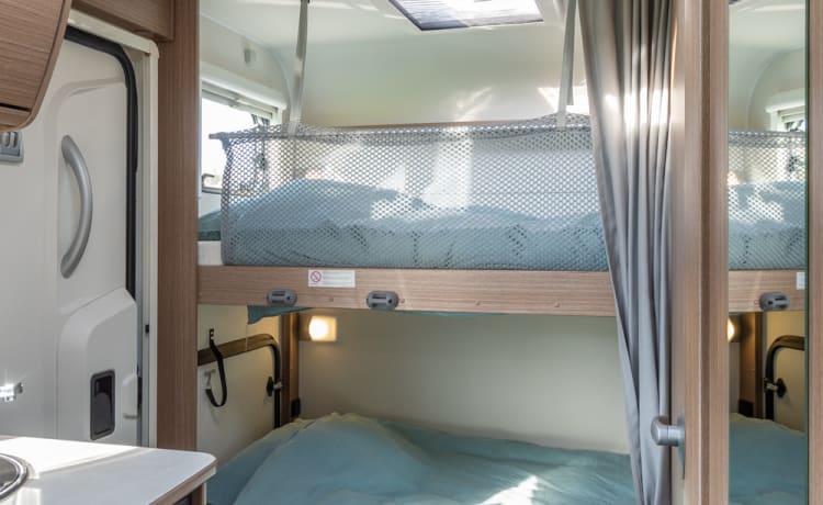 Carado  – Beau camping-car familial neuf, nombreux rangements, couchage et parking climatisé