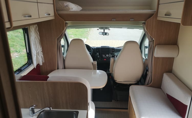 -person luxury, spacious, neat Alcove family camper Rimor from 2019