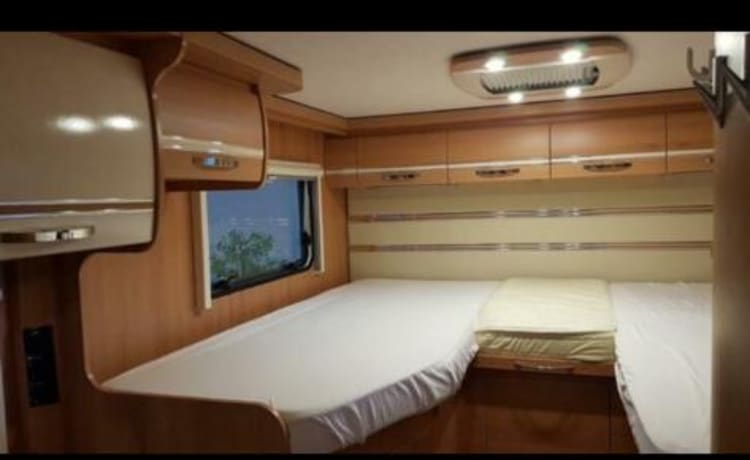 Beautiful spacious comfortable fine fully equipped 4 person camper