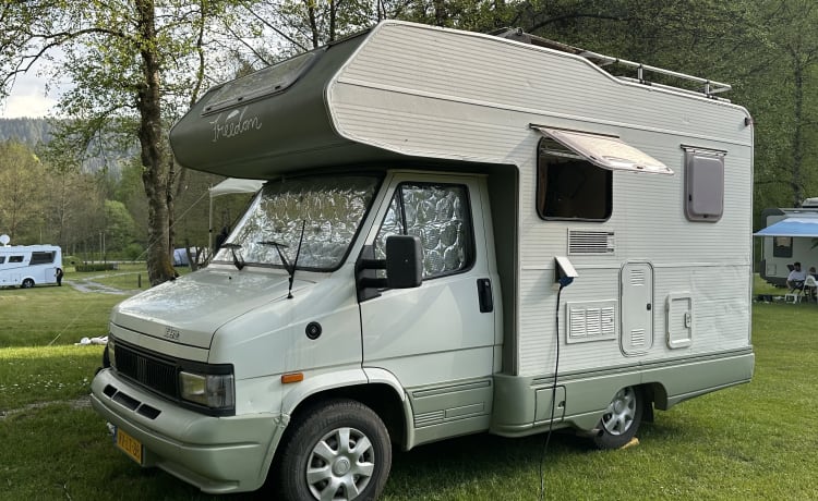FREEDOM – Trendy Fiat camper for 3 people