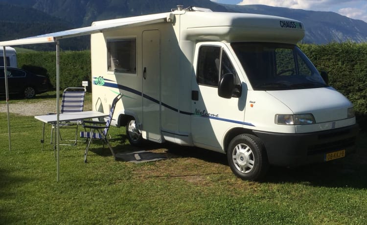 De Chausson – Prachtige 2 persoons compacte Chausson camper 