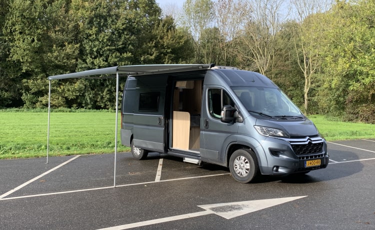 Mooie zelfvoorzienende van camperbus, 2 slaapplaatsen en fietsendrager