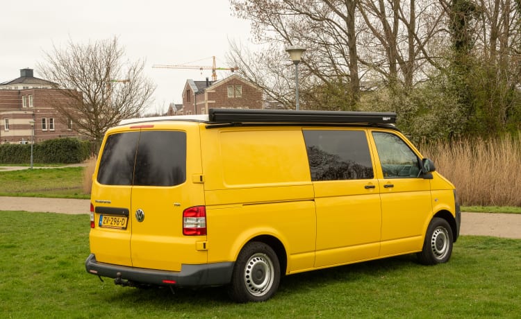 Yellow Submarine – Buscamper VW T5 Verlengd - Net een auto