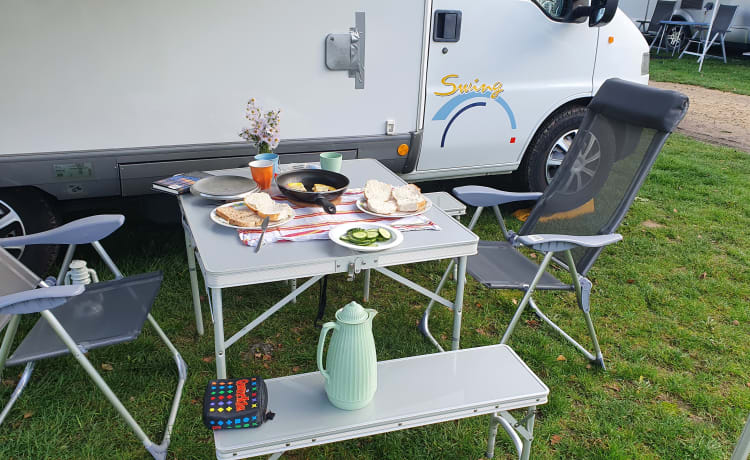 Bessie – Nice spacious alcove camper (winter tires)