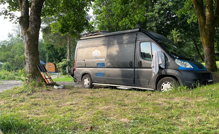 Bus à construire soi-même Fiat Ducato, 2 adultes + 1 enfant, pour de grandes aventures