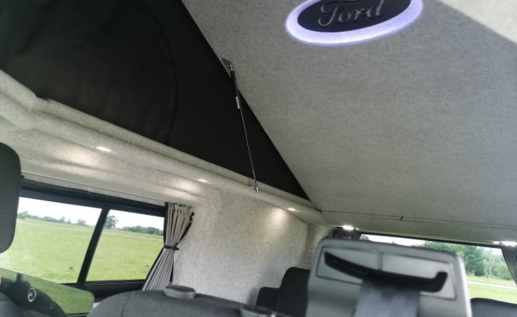 Vanny – Ford transit aangepaste camper