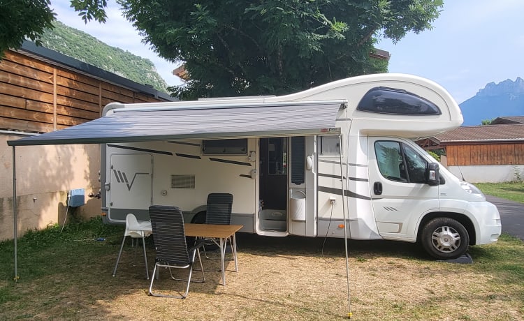 Cas Camper – Camping-car Familial Alcôve 5p