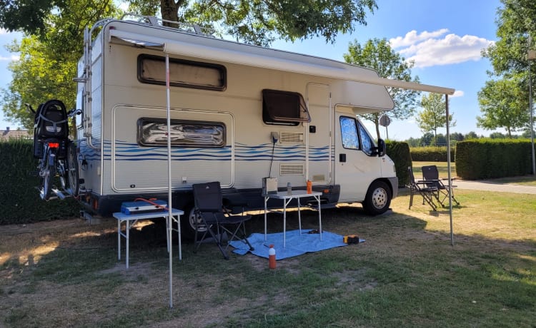 Super cool family camper