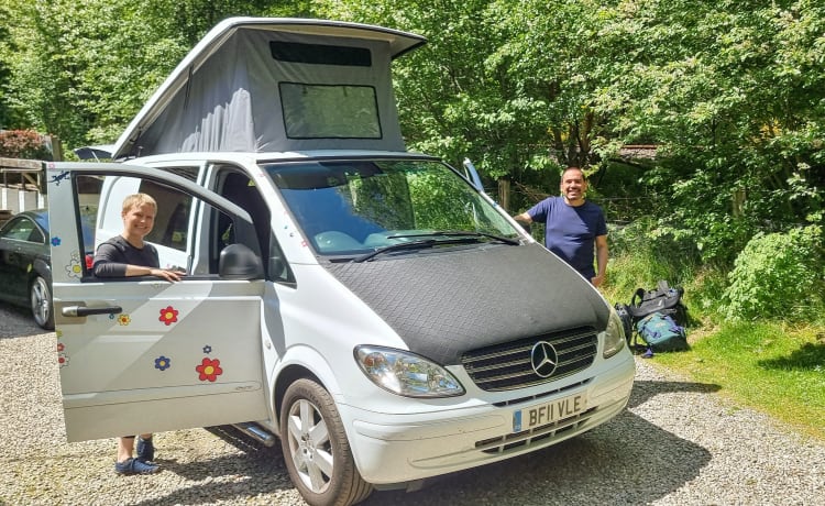 FreeDom – 2 persoons Mercedes-Benz camper
