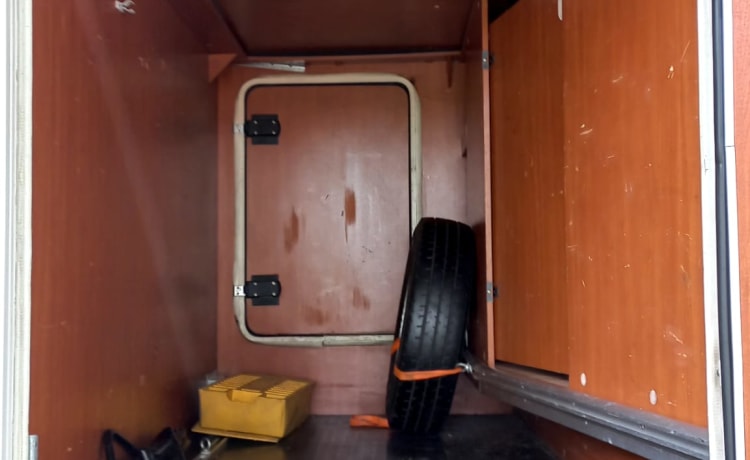 5p Challenger alcove camper from 2009