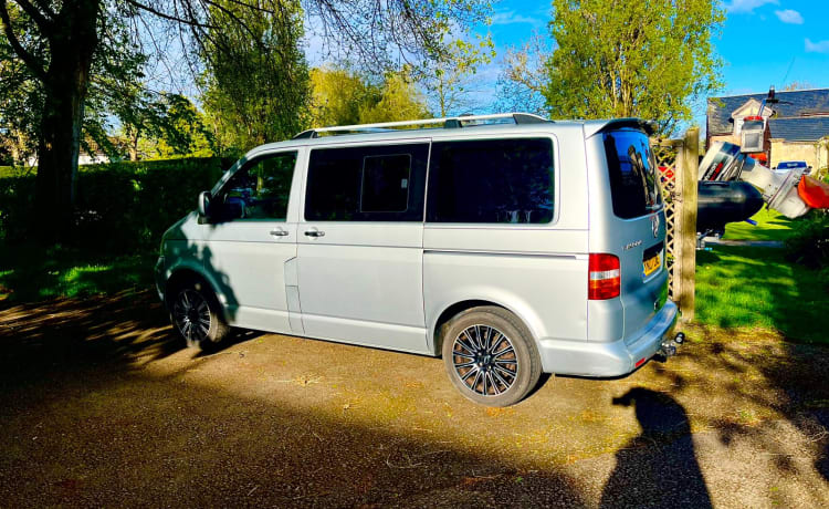 Polly – 2 berth Volkswagen Transporter campervan from 2007