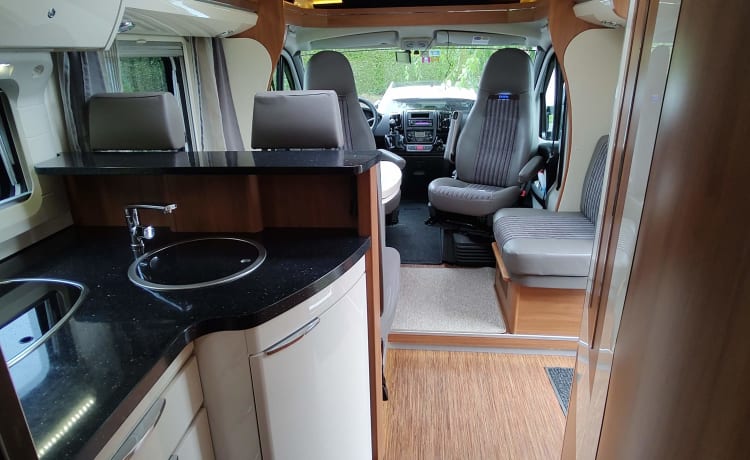 ***** 5 sterren FIRST CLASS MOBIL Hobby camper