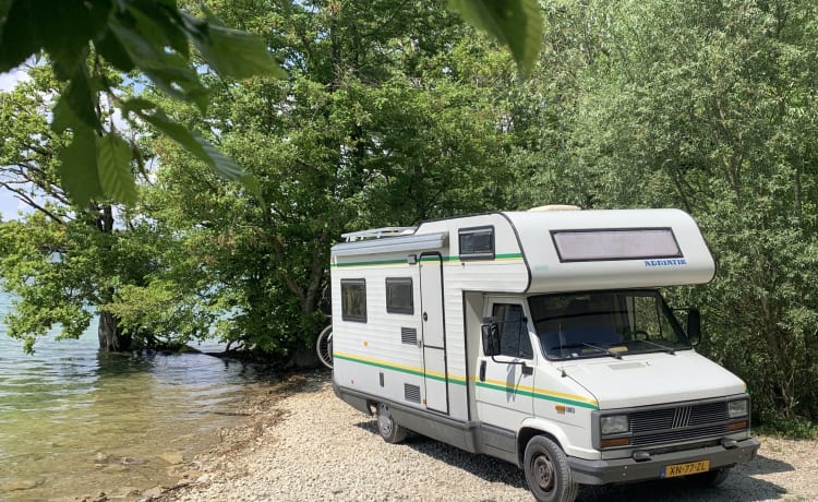 Camping-car familial spacieux et soigné des années 1980 - bien entretenu