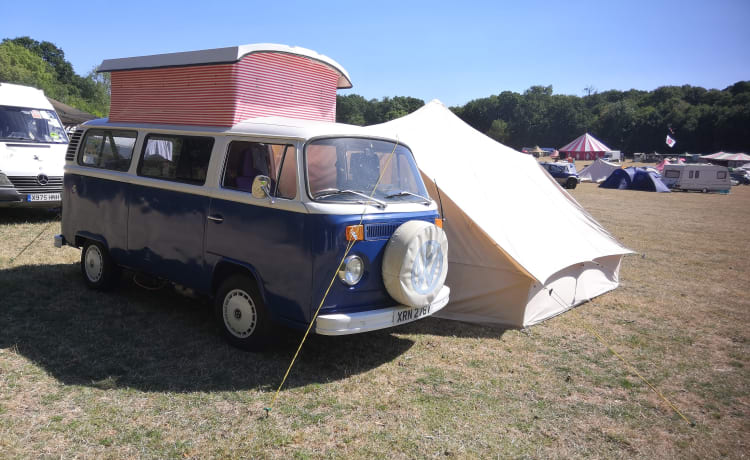 BarnaBus – T2 CamperVan Hire