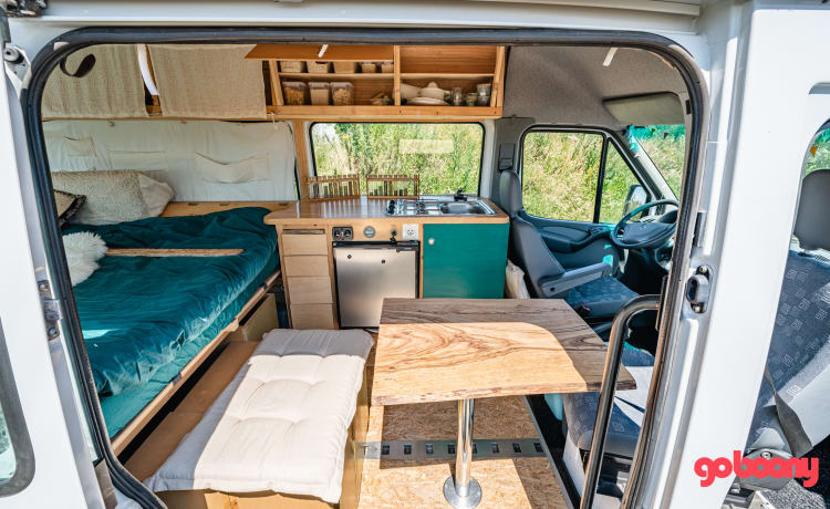 Marcelleke – Super cozy converted Mercedes Sprinter campervan L2H2