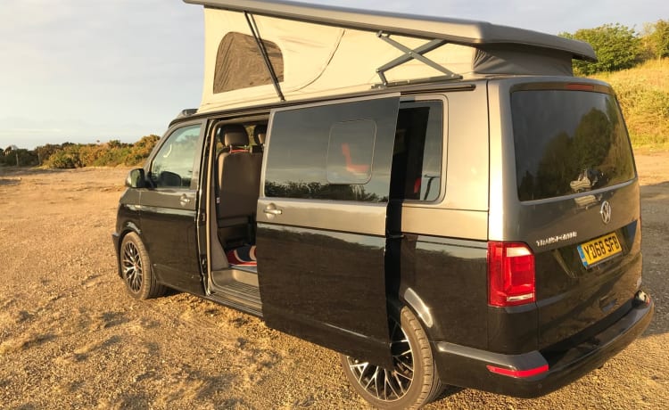 Heypitcho – Luxe T6 VW LWB, 5 zitplaatsen, 4 geboorten, perfect voor familie-avonturen