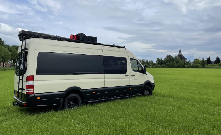 Mercedes-Benz Sprinter Adventure Camper 4 Personen