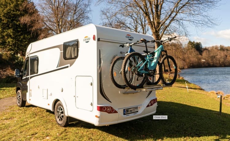 V337 – Camper Carado V337 (sollevatore per bici elettrica / gancio di traino)