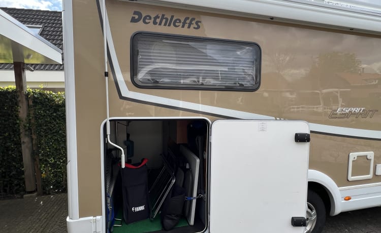 Esprit – 2p Dethleffs half-integraal camper uit 2014