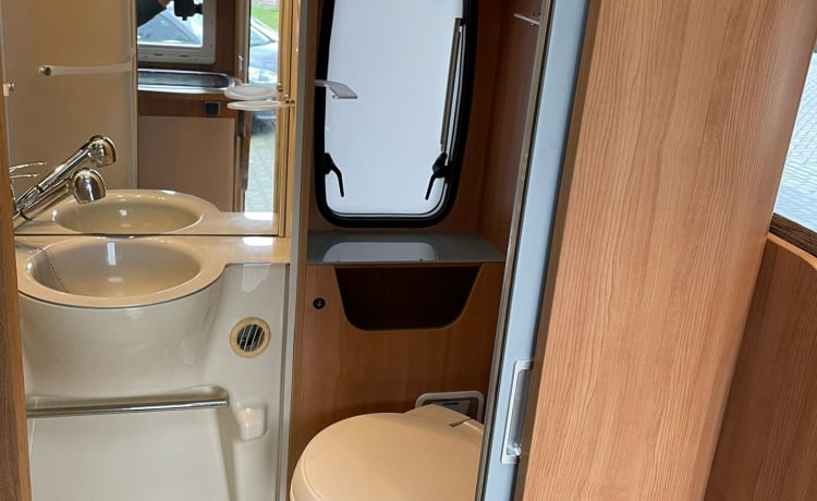 Rolling! – Wonderful, compact and spacious camper for 2-4 people