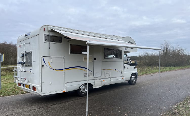 Fiat Ducato camper met stapelbed 