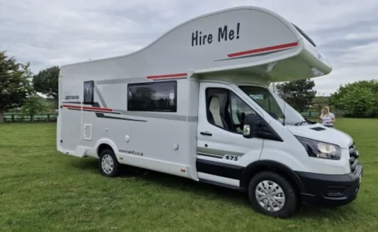 Roamify Motorhome Hire  – 6-persoons Roller Team Zefiro 675 (Auto) 