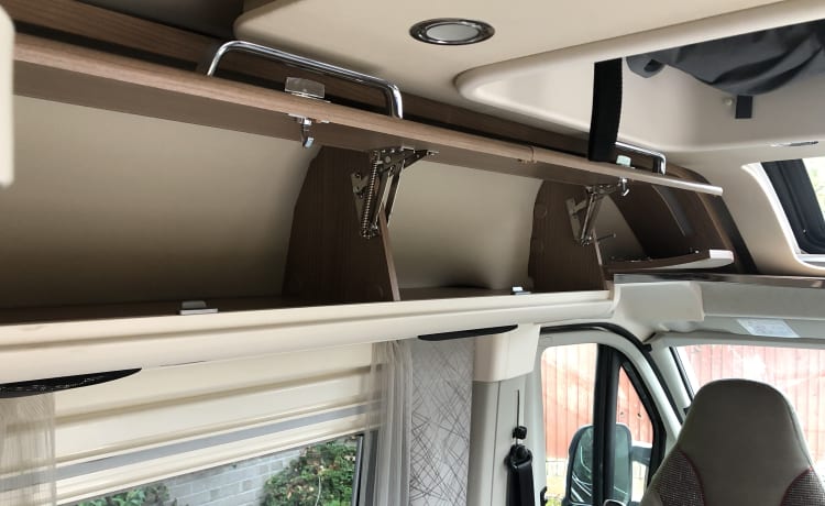 Außergewöhnlicher Pop-Top-Familiencampervan mit 4 Schlafplätzen von Malibu