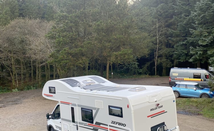6 berth motorhome Roller Team Zafiro 675