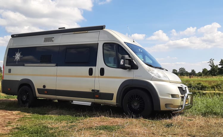 Travelcar – Prachtige stoere moderne 2 persoons camperbus