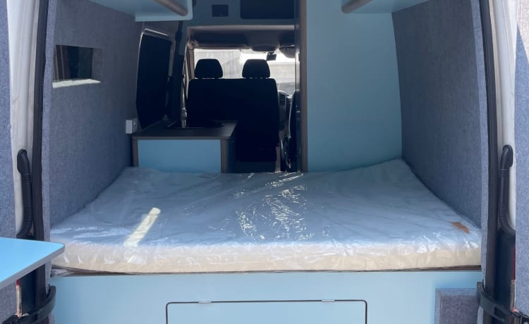 mercy – Neu gebauter Mercedes Benz Campervan mit 2 Schlafplätzen und 3 Sitzen mit Sicherheitsgurten