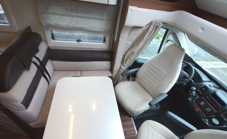 Beautiful 2 to 5 person MC Louis Sovereign 60G motorhome