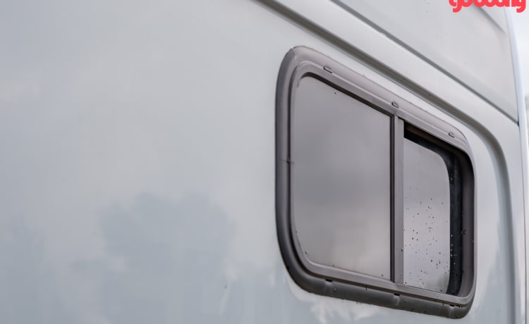 Keesie – Camper per autobus fuori rete Volkswagen Crafter con terrazza sul tetto